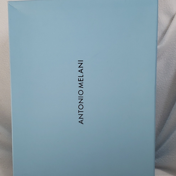 Women Shoes - Picture 5 of 6